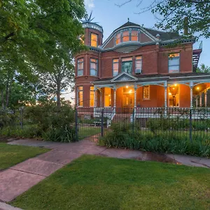 Bed & Breakfast Lumber Baron And Gardens